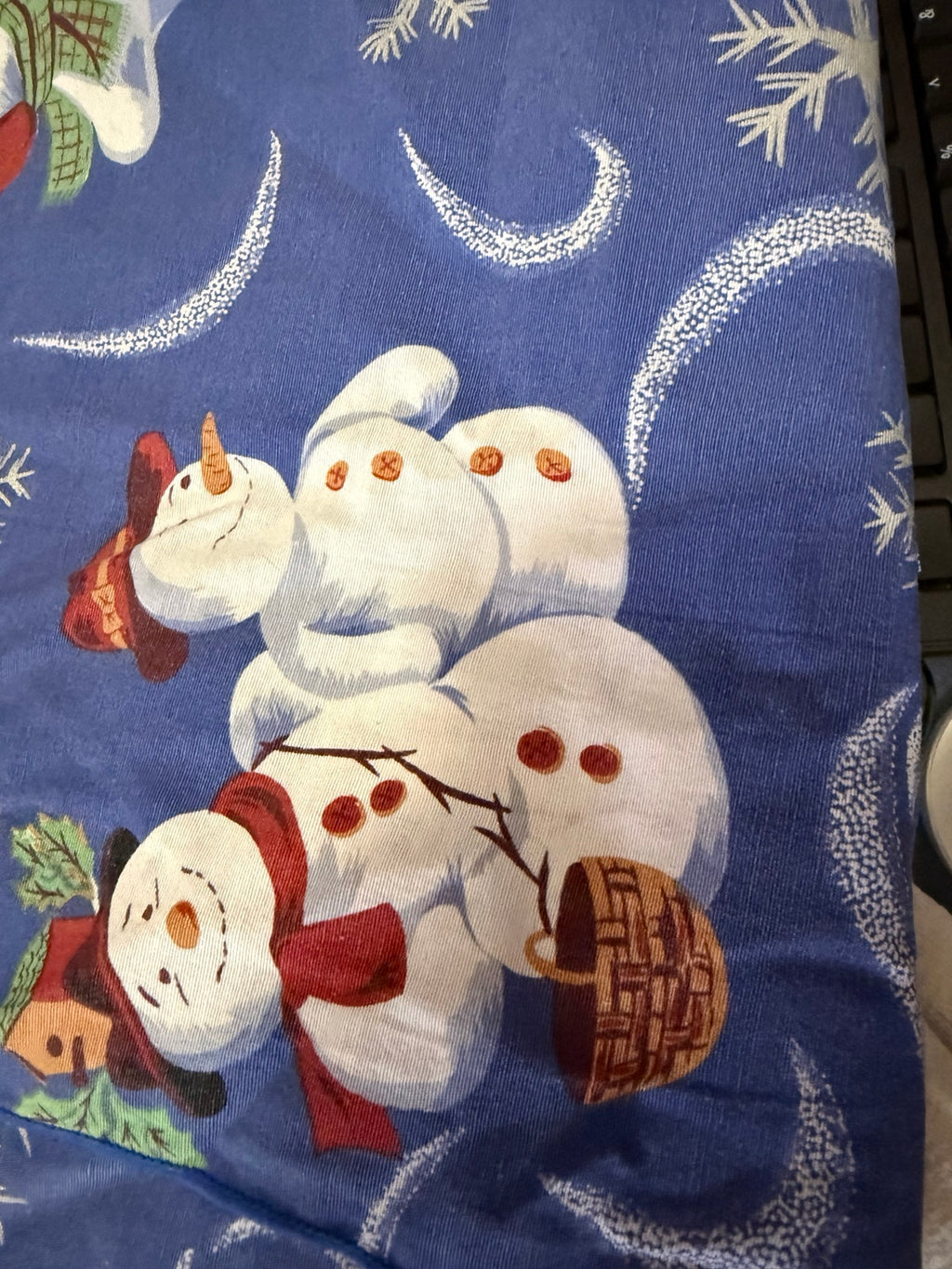 Deluxe Christmas & Winter Home Décor Bundle – 3-Piece Flag & Tablecloth Set